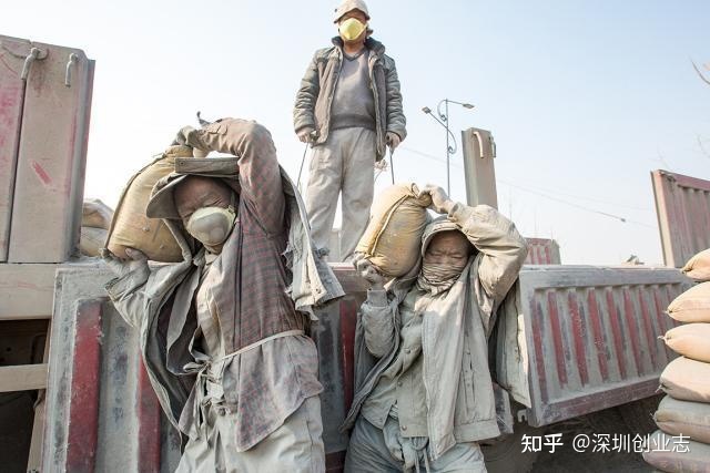 每个搬砖的人都是隐形的亿万富翁。京基集团陈华:是吗......
(图3) 每个搬砖的人都是隐形的亿万富翁。京基集团陈华:是吗......
(图3)